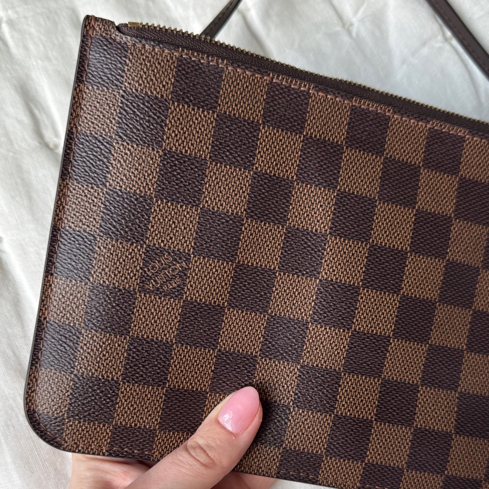 100% Authentic Louis Vuitton Brown Damier wristlet pouch - Picture 5 of 9